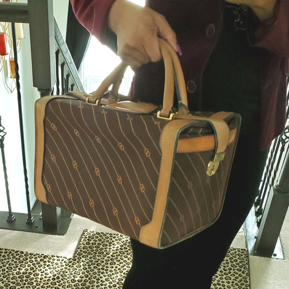 Gucci Handbags - Vintage Gucci Train Case Travel Bag